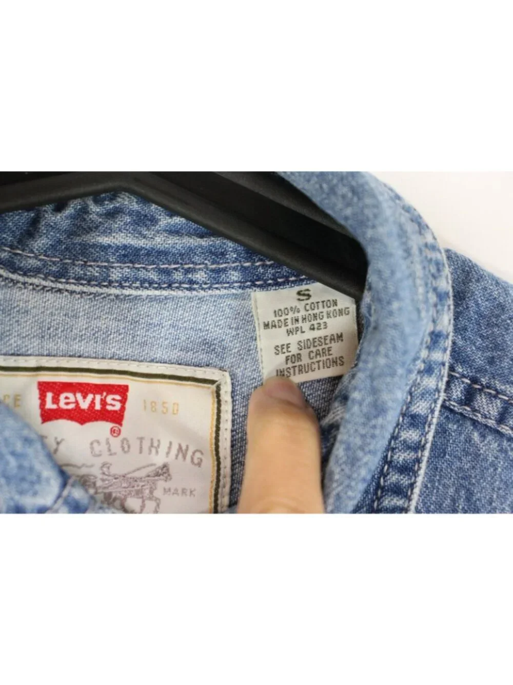 Vintage Levi's Mens Small Red Tab Denim Button Up Shirt Z21